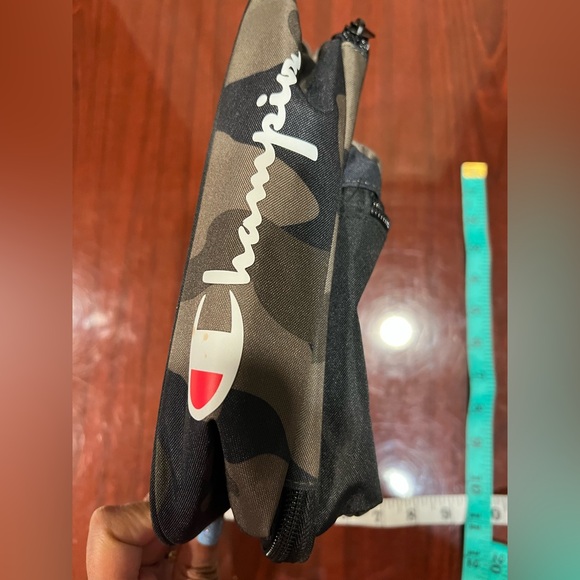 Champion Camouflage and Black Insulated Lunch Tote - Picture 4 of 8